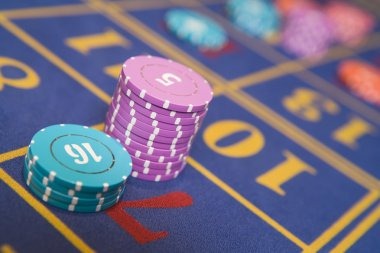 Ninja vs Samurai slot game interface showing reels and paytable on maximtoto platform